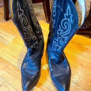 Justin calf leather boots. Size 9D. Good condition